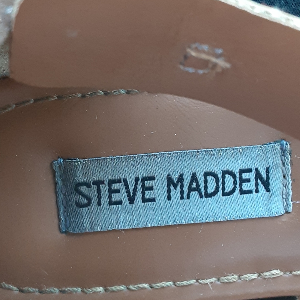 Sandals - Picture 2 of 3